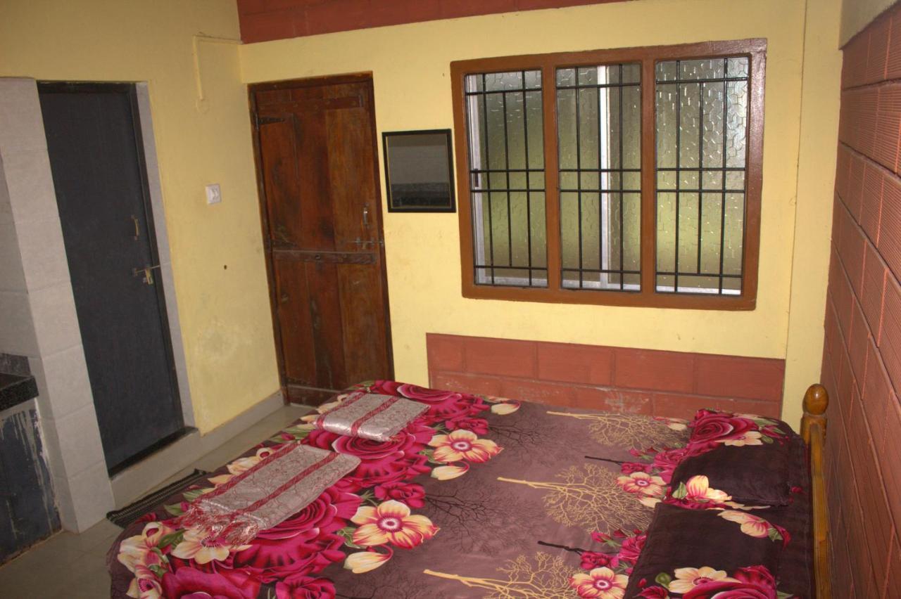 גוקרנה Surya Guest House מראה חיצוני תמונה