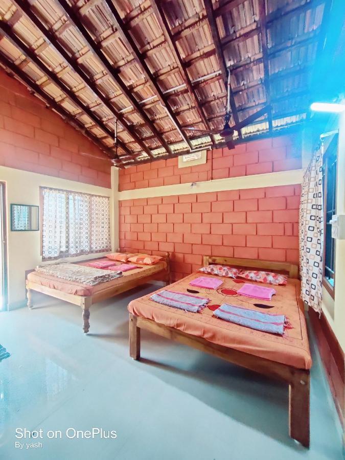 גוקרנה Surya Guest House מראה חיצוני תמונה